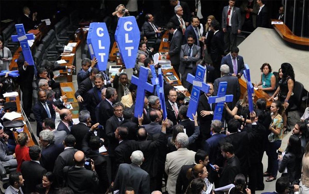 Quando o trabalhador, solução para a crise, é transformado em problema